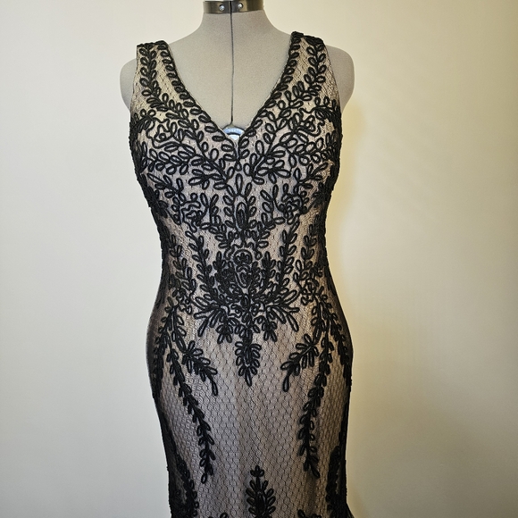 👍NWT Cachet black embroidered tulle beige stretch lined maxi gown dress size 12 - Picture 4 of 11